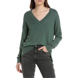 Treasure & Bond Green V-Neck Sweater